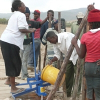 Mama Matata hilft in fremdem Camp