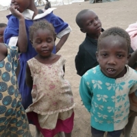 Mama Matata hilft in fremdem Camp