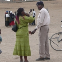 Mama Matata hilft in fremdem Camp