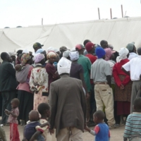 Mama Matata hilft in fremdem Camp