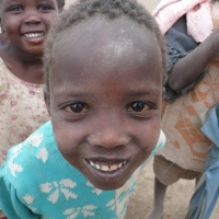 Mama Matata hilft in fremdem Camp
