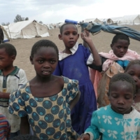 Mama Matata hilft in fremdem Camp
