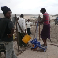 Mama Matata hilft in fremdem Camp